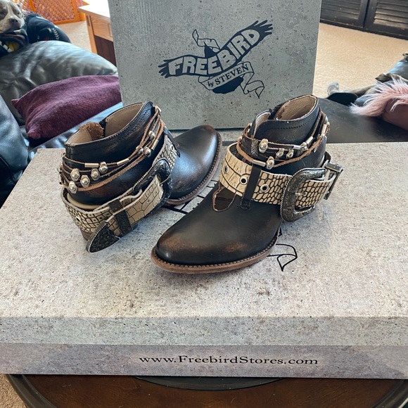 Freebird by Steven Saloon Black Leather booties size 8 - Picture 6 of 6